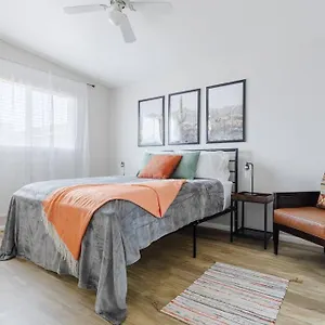  Apartment Desert Chic - 2 Bed With Yard
